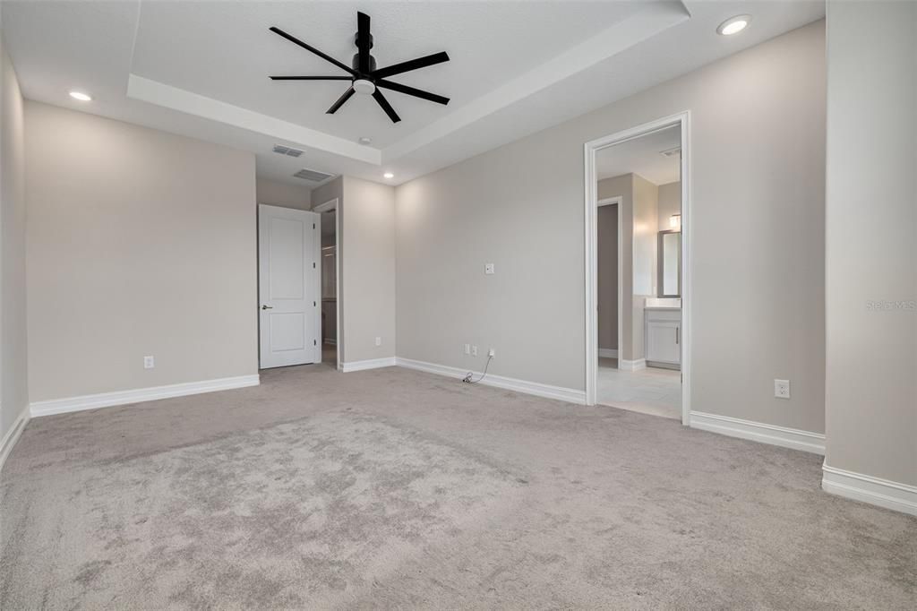 Под контрактом: $375,000 (3 спален, 2 ванн, 1827 Квадратных фут)