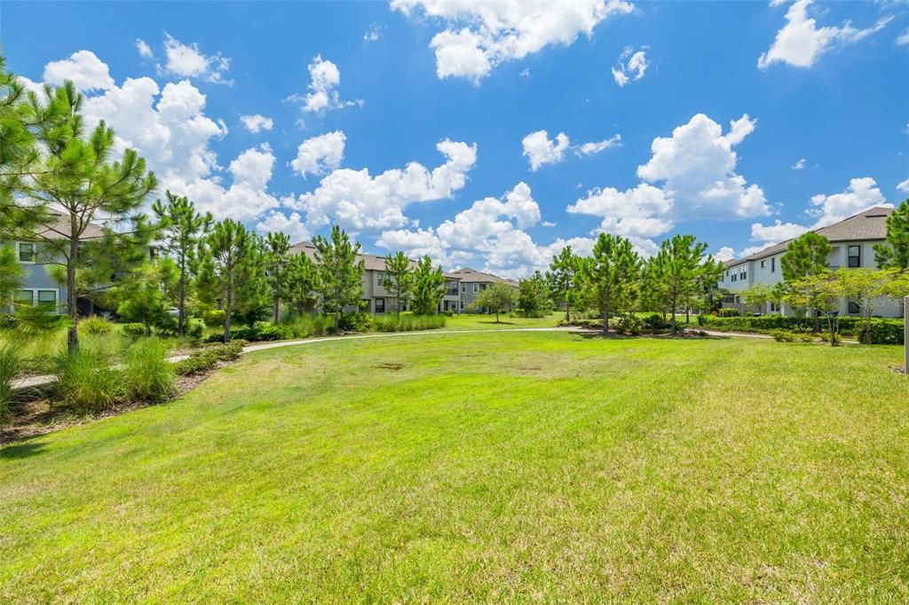 Под контрактом: $375,000 (3 спален, 2 ванн, 1827 Квадратных фут)