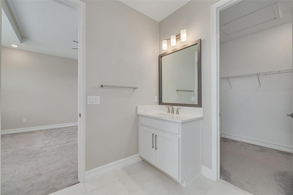 Под контрактом: $375,000 (3 спален, 2 ванн, 1827 Квадратных фут)