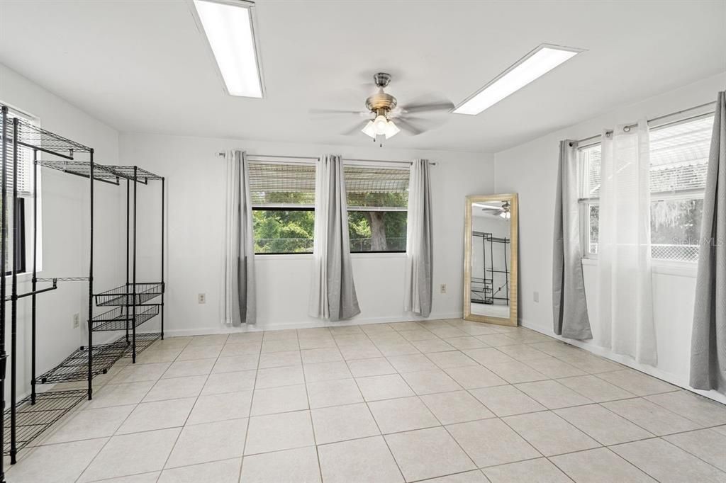 待售: $195,000 (3 贝兹, 1 浴室, 1209 平方英尺)