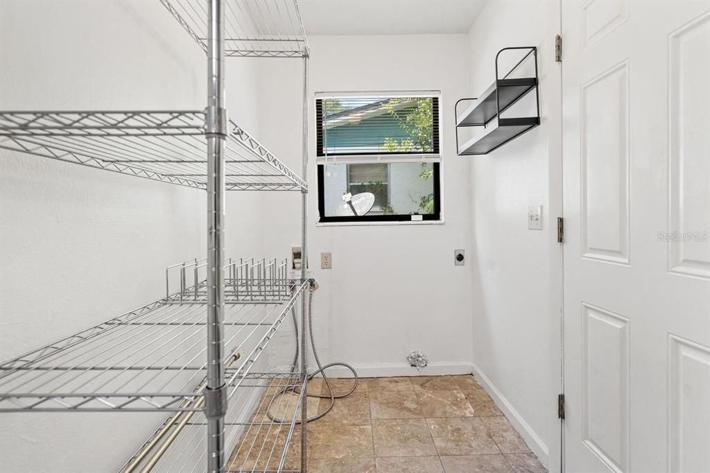 待售: $195,000 (3 贝兹, 1 浴室, 1209 平方英尺)