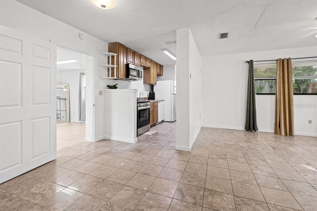 待售: $195,000 (3 贝兹, 1 浴室, 1209 平方英尺)