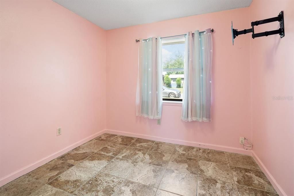 待售: $195,000 (3 贝兹, 1 浴室, 1209 平方英尺)