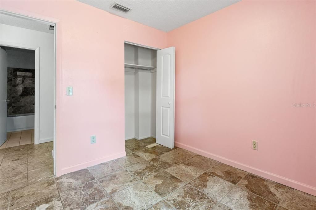 待售: $195,000 (3 贝兹, 1 浴室, 1209 平方英尺)