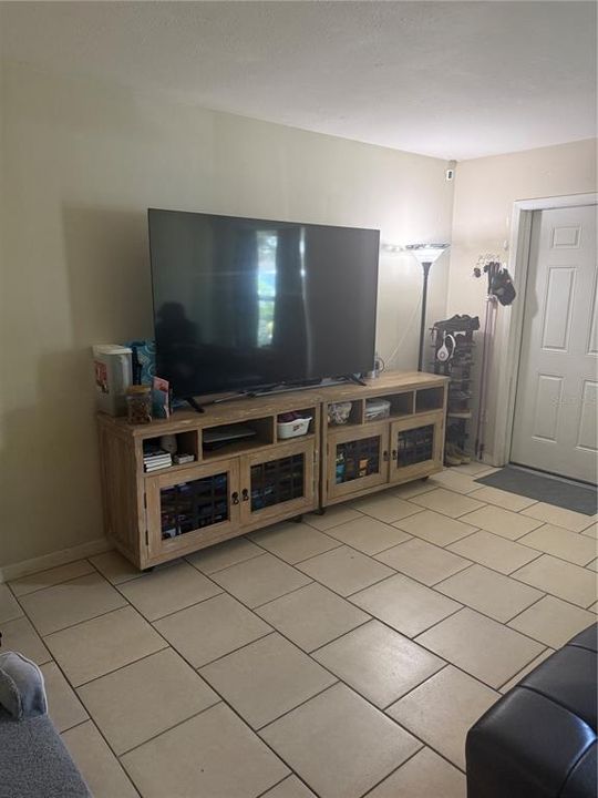 待售: $410,000 (5 贝兹, 0 浴室, 1746 平方英尺)