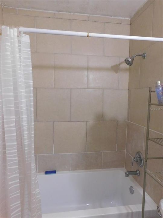 待售: $410,000 (5 贝兹, 0 浴室, 1746 平方英尺)