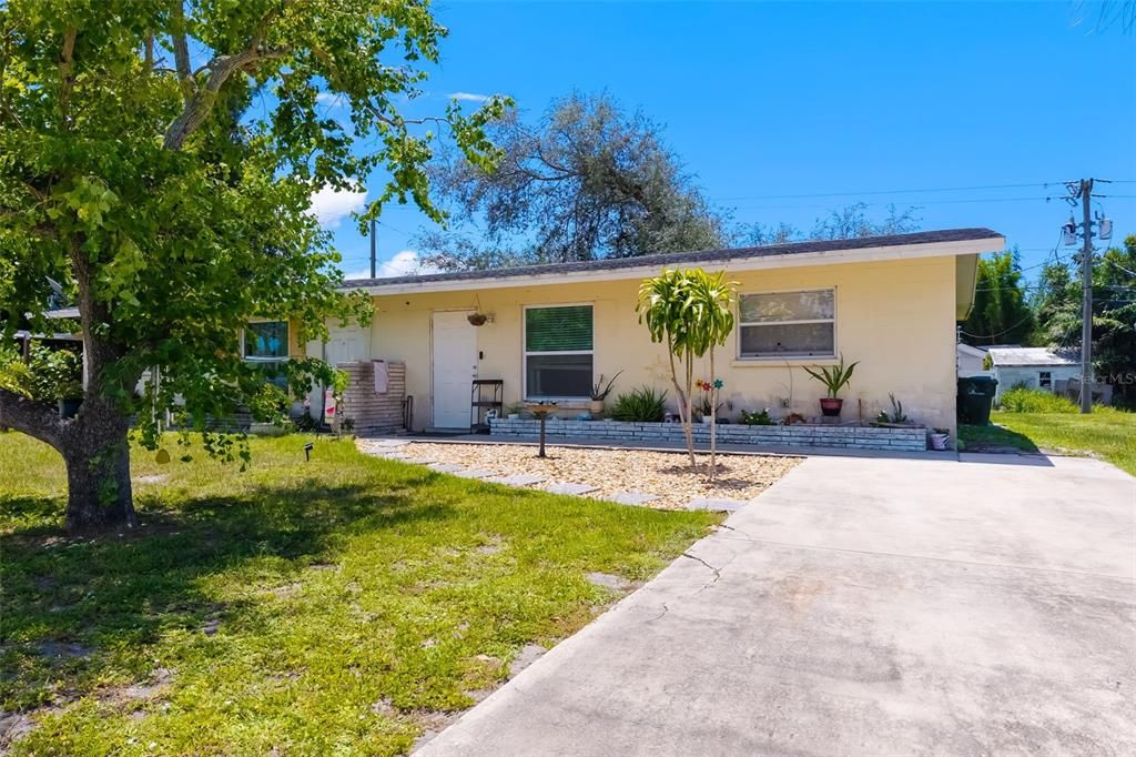 待售: $410,000 (5 贝兹, 0 浴室, 1746 平方英尺)