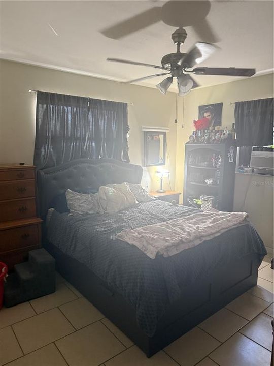 待售: $410,000 (5 贝兹, 0 浴室, 1746 平方英尺)