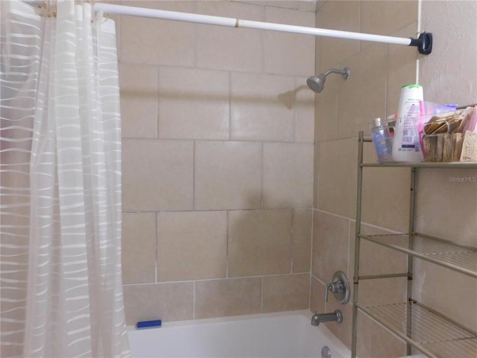 待售: $410,000 (5 贝兹, 0 浴室, 1746 平方英尺)