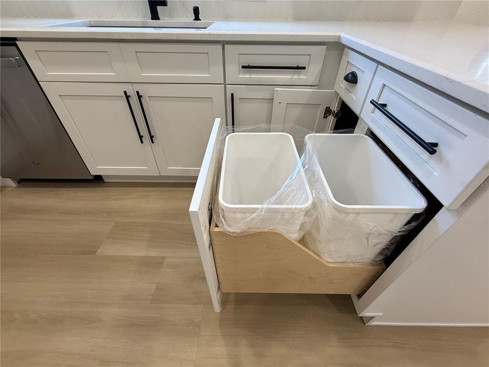 Под контрактом: $229,900 (3 спален, 1 ванн, 910 Квадратных фут)