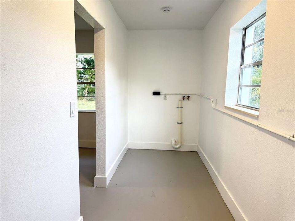 Под контрактом: $229,900 (3 спален, 1 ванн, 910 Квадратных фут)