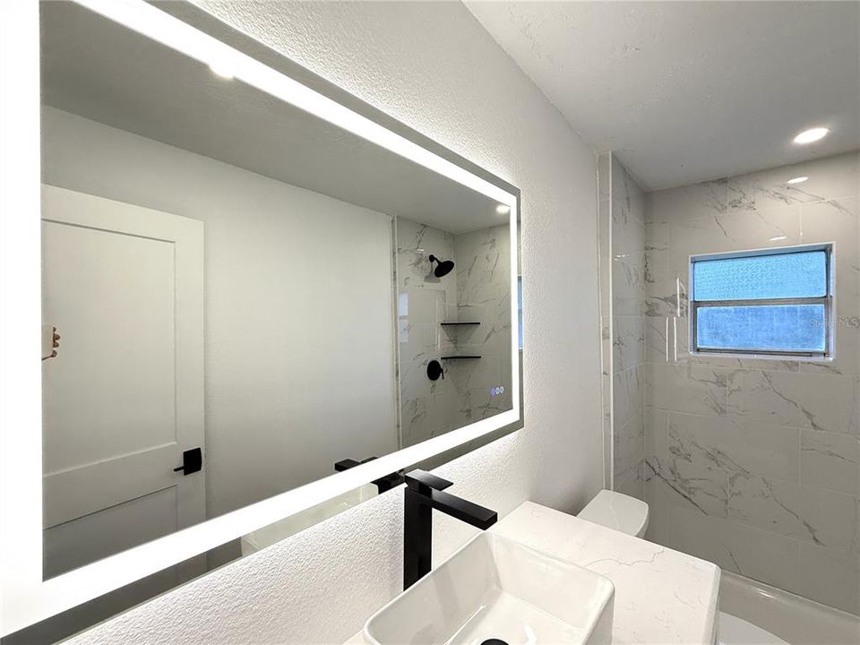 Под контрактом: $229,900 (3 спален, 1 ванн, 910 Квадратных фут)