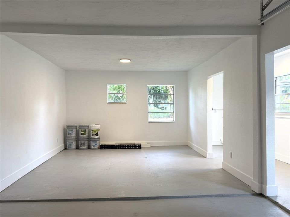 Под контрактом: $229,900 (3 спален, 1 ванн, 910 Квадратных фут)