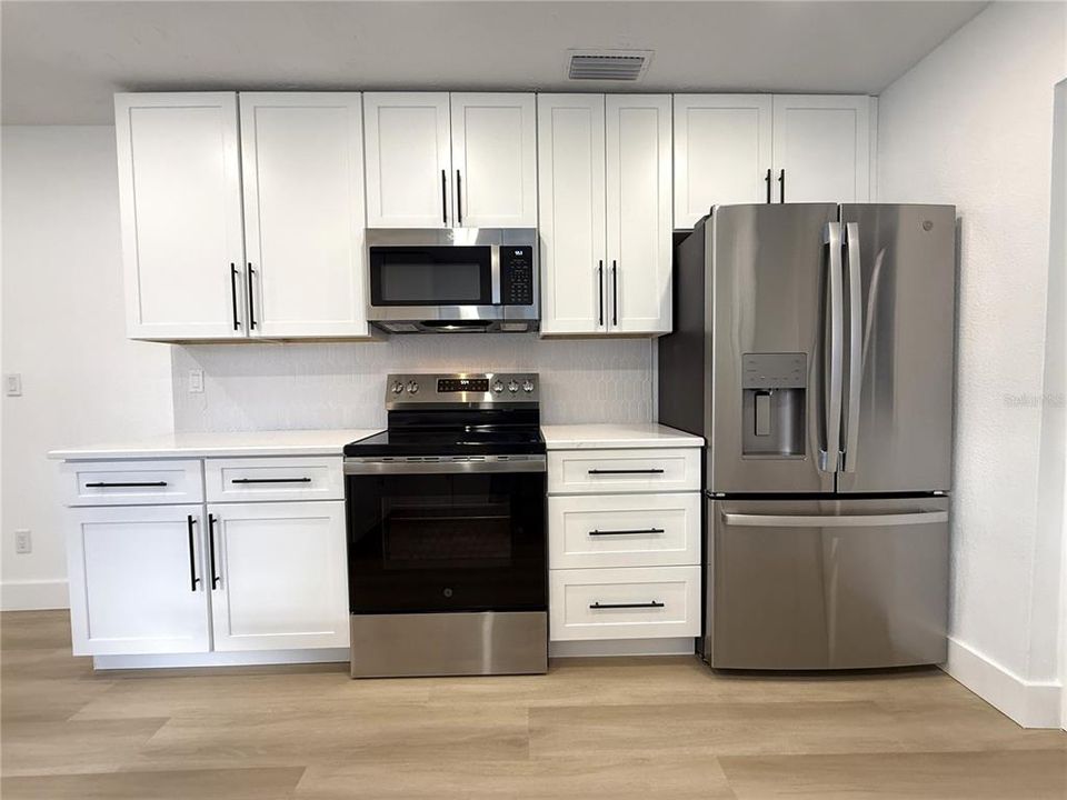 Под контрактом: $229,900 (3 спален, 1 ванн, 910 Квадратных фут)