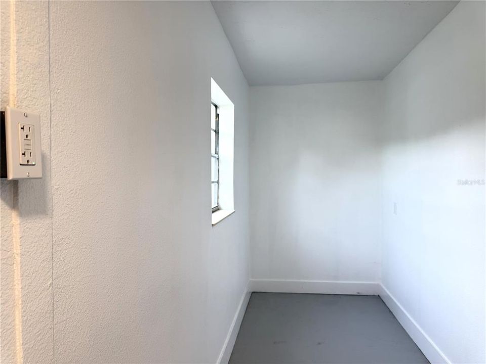 Под контрактом: $229,900 (3 спален, 1 ванн, 910 Квадратных фут)