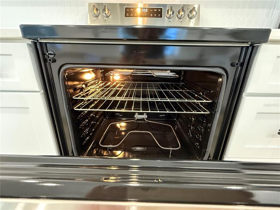 Под контрактом: $229,900 (3 спален, 1 ванн, 910 Квадратных фут)