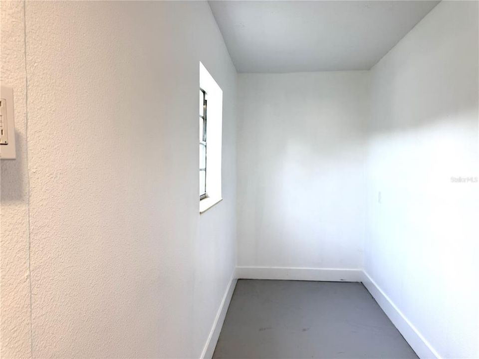 Под контрактом: $229,900 (3 спален, 1 ванн, 910 Квадратных фут)