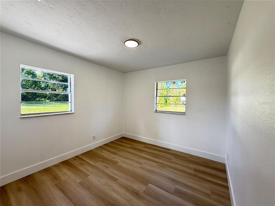 Под контрактом: $229,900 (3 спален, 1 ванн, 910 Квадратных фут)