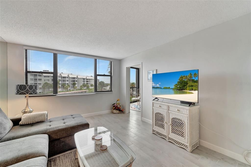 На продажу: $455,000 (1 спален, 1 ванн, 751 Квадратных фут)