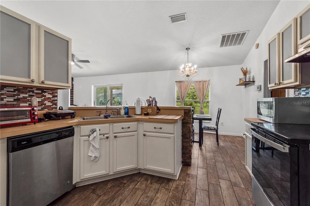 For Sale: $335,000 (3 beds, 2 baths, 1362 Square Feet)