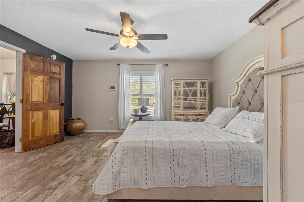 For Sale: $335,000 (3 beds, 2 baths, 1362 Square Feet)