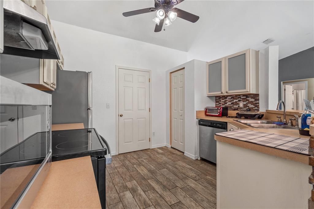 For Sale: $335,000 (3 beds, 2 baths, 1362 Square Feet)