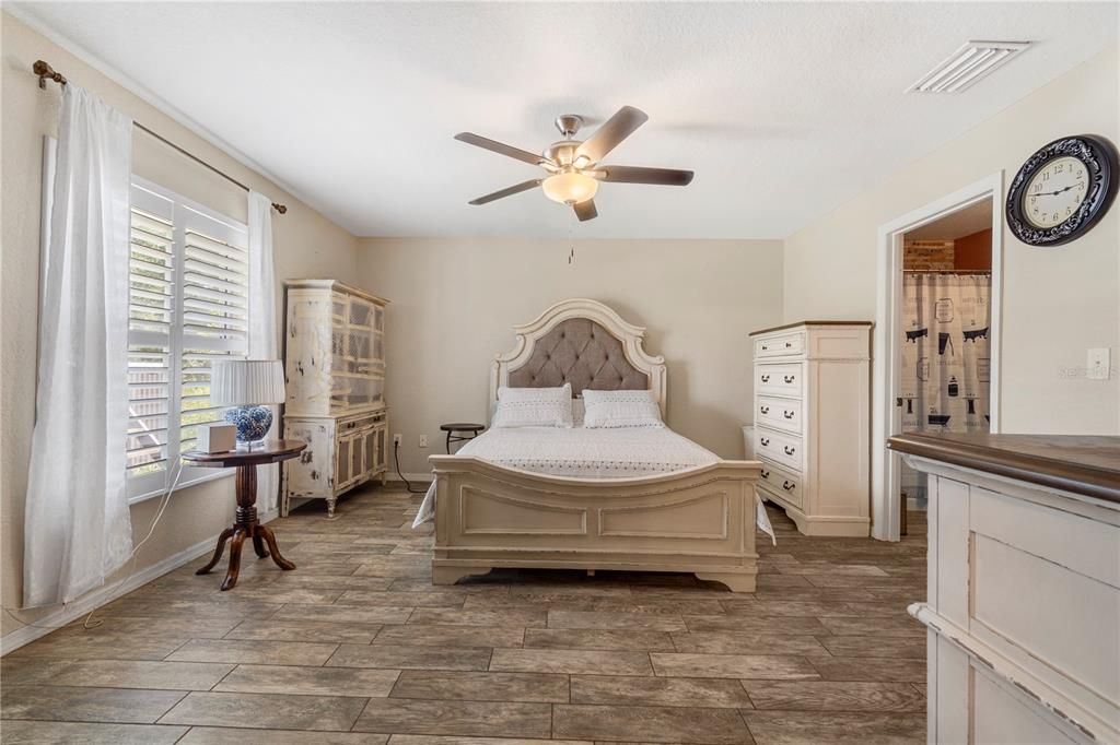 For Sale: $335,000 (3 beds, 2 baths, 1362 Square Feet)