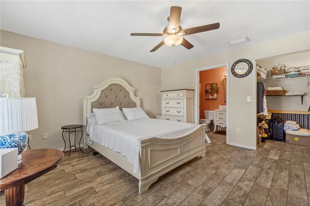 For Sale: $335,000 (3 beds, 2 baths, 1362 Square Feet)