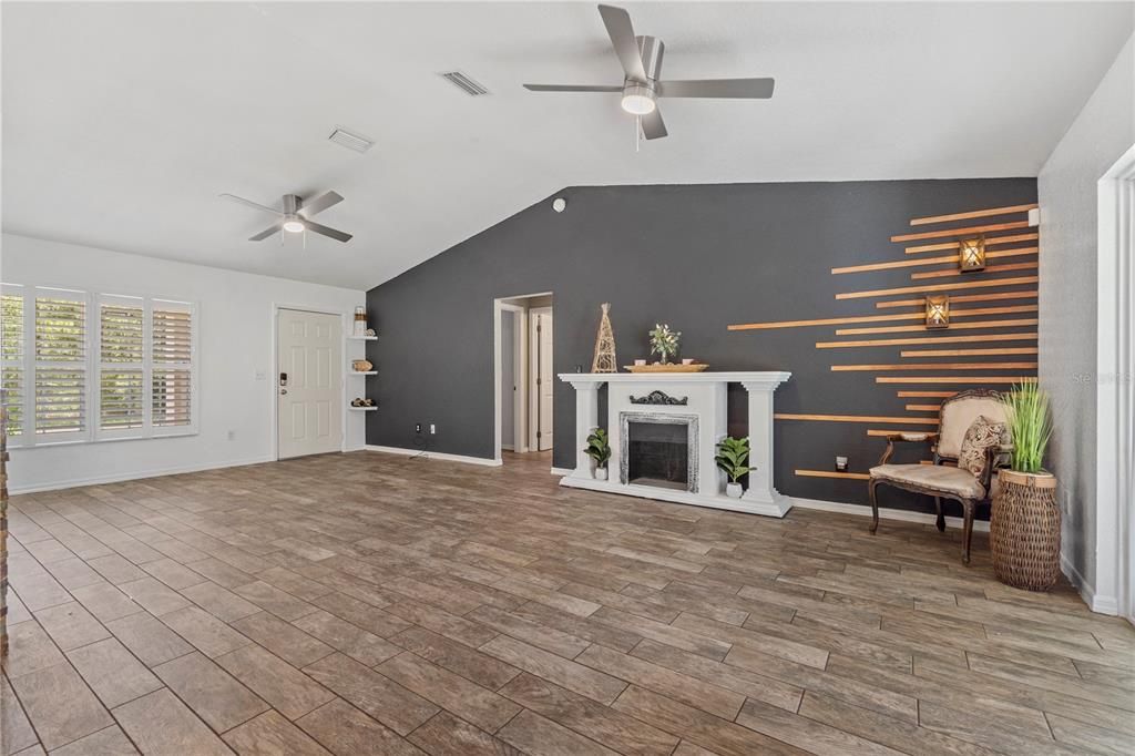 For Sale: $335,000 (3 beds, 2 baths, 1362 Square Feet)