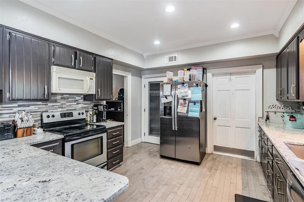 待售: $769,500 (6 贝兹, 4 浴室, 3190 平方英尺)