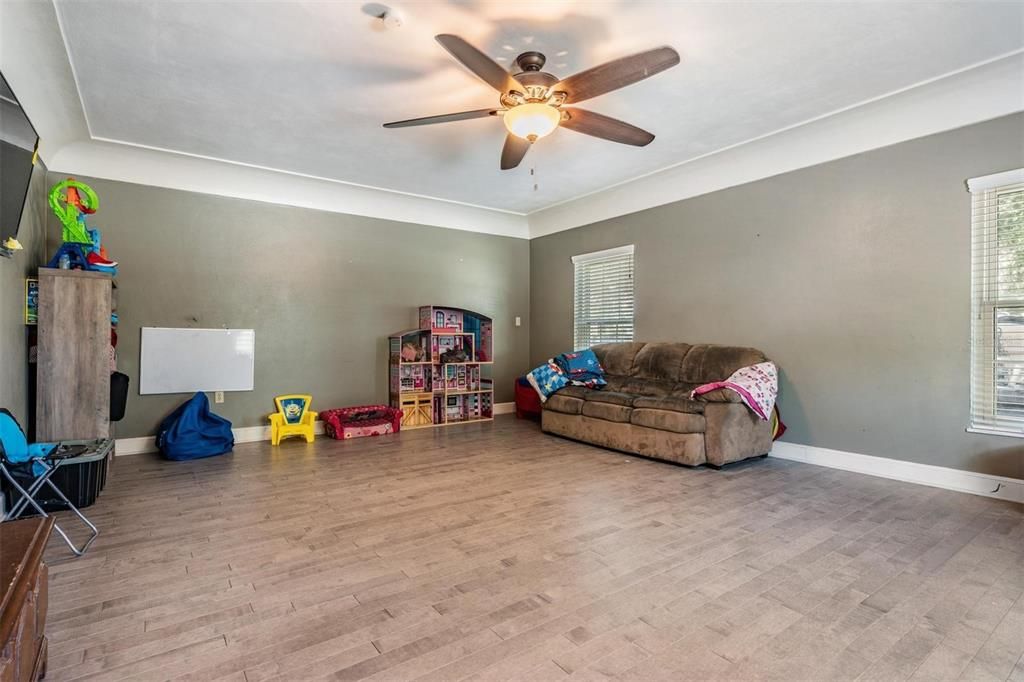 待售: $769,500 (6 贝兹, 4 浴室, 3190 平方英尺)