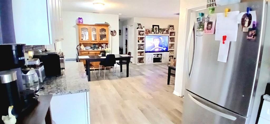 For Sale: $264,900 (3 beds, 2 baths, 1174 Square Feet)