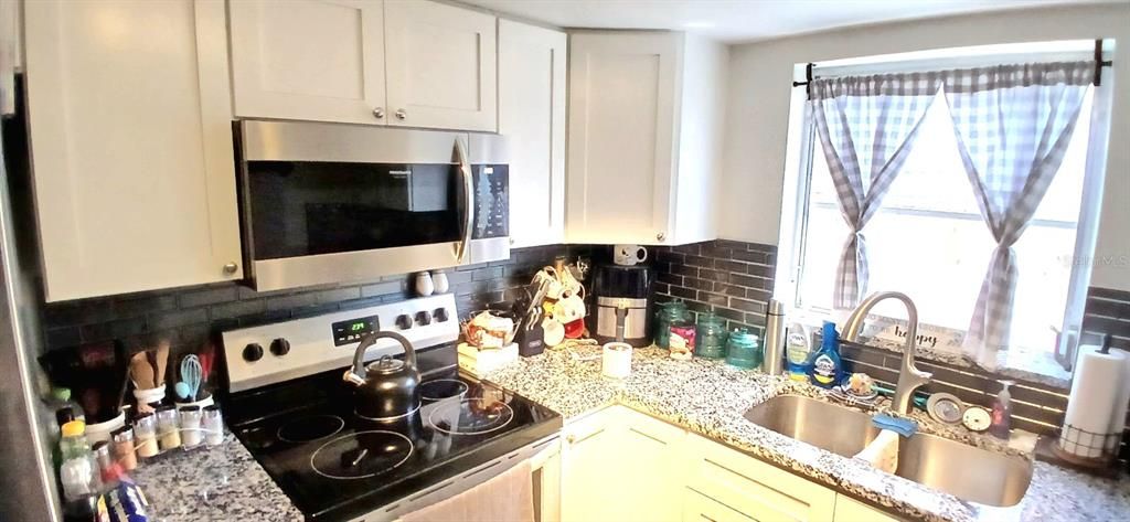 For Sale: $264,900 (3 beds, 2 baths, 1174 Square Feet)