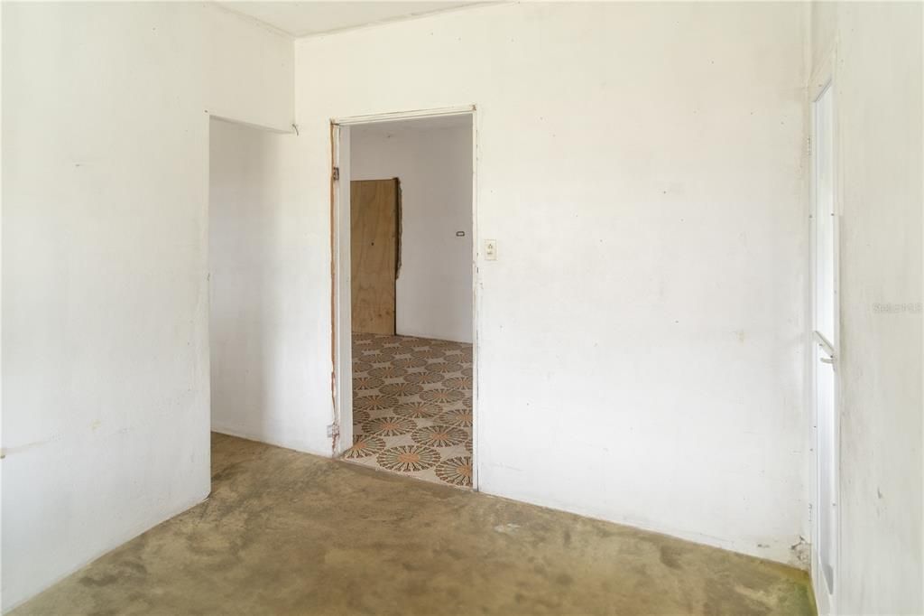 For Sale: $315,000 (4 beds, 1 baths, 1300 Square Feet)