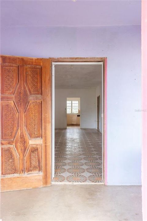 For Sale: $315,000 (4 beds, 1 baths, 1300 Square Feet)