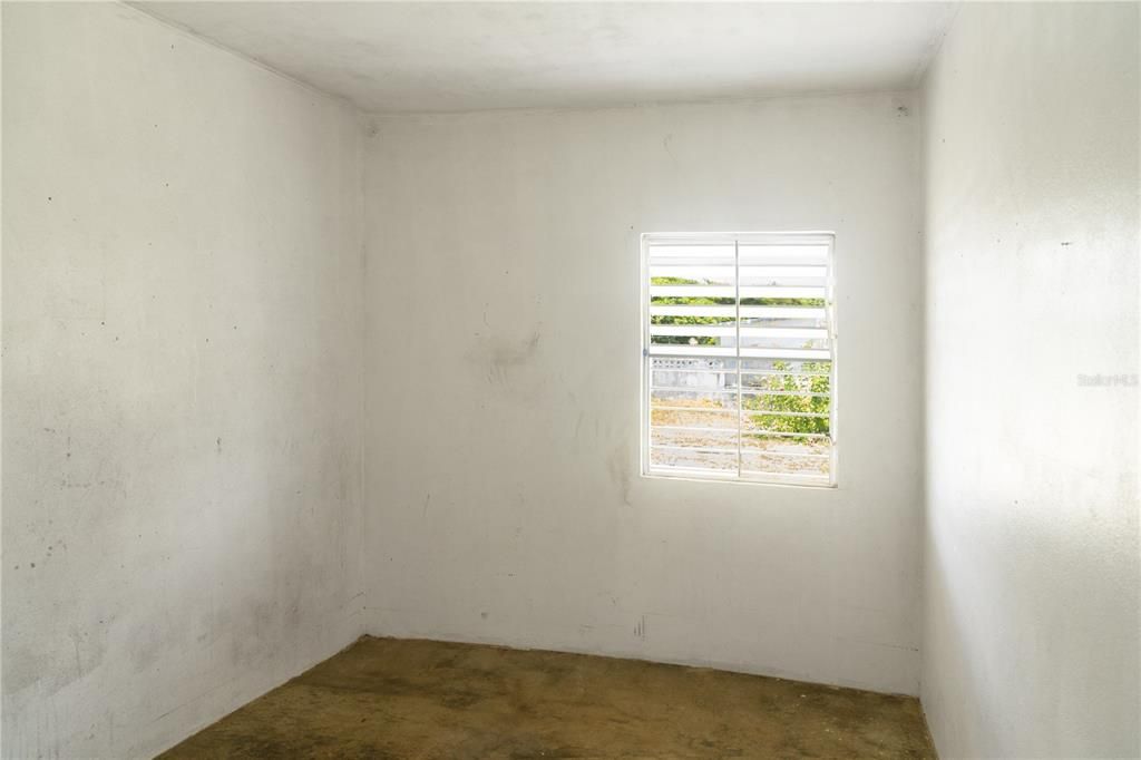 For Sale: $315,000 (4 beds, 1 baths, 1300 Square Feet)