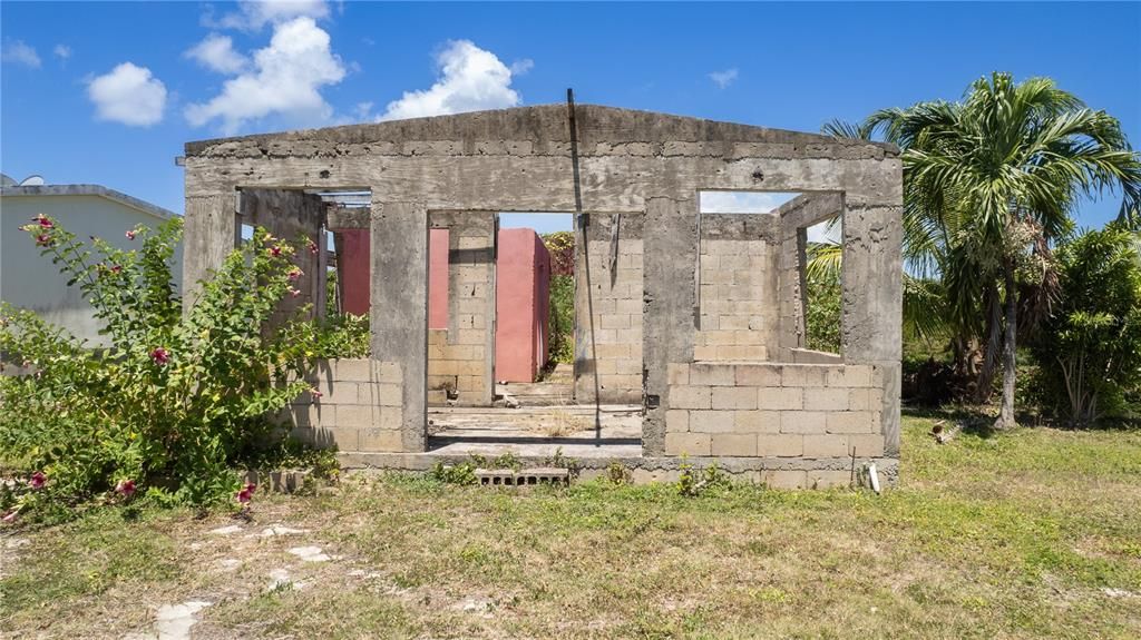 For Sale: $315,000 (4 beds, 1 baths, 1300 Square Feet)