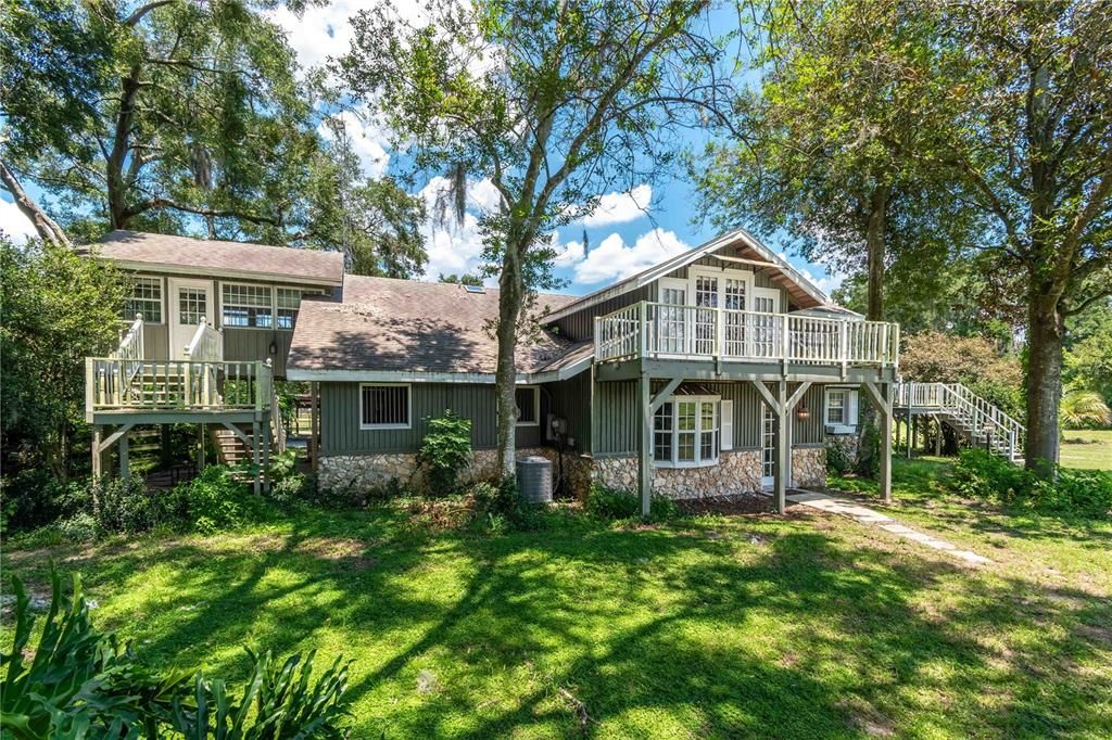 Vendido Recientemente: $1,195,000 (4 camas, 3 baños, 2076 Pies cuadrados)