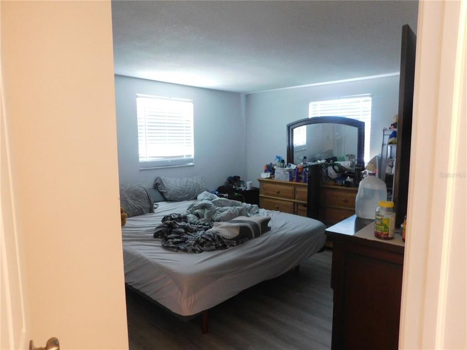 待售: $410,000 (4 贝兹, 0 浴室, 1686 平方英尺)