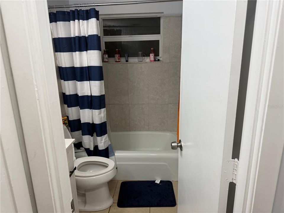 待售: $410,000 (4 贝兹, 0 浴室, 1686 平方英尺)