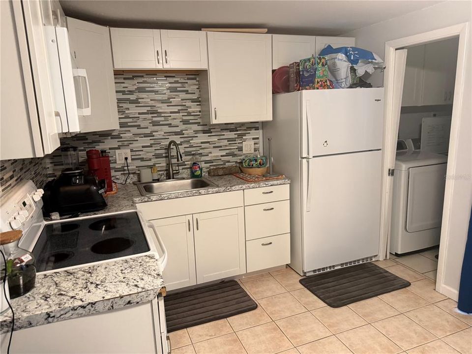 待售: $410,000 (4 贝兹, 0 浴室, 1686 平方英尺)