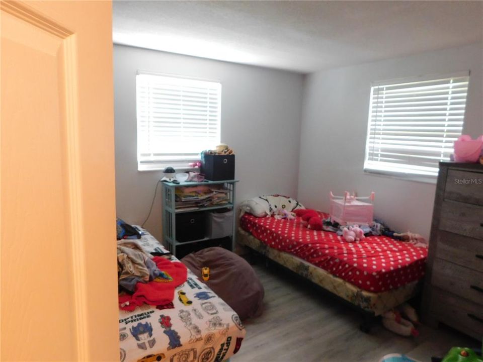 待售: $410,000 (4 贝兹, 0 浴室, 1686 平方英尺)