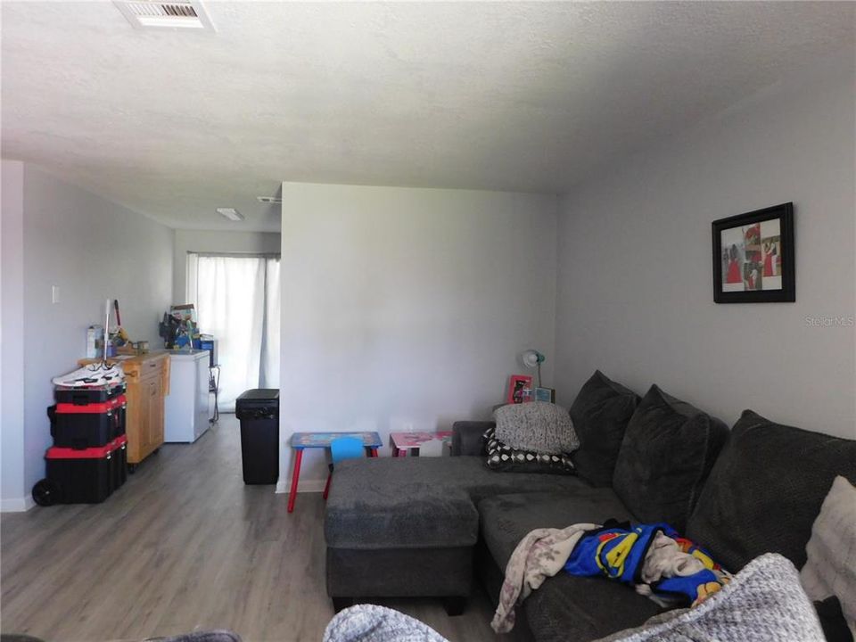 待售: $410,000 (4 贝兹, 0 浴室, 1686 平方英尺)