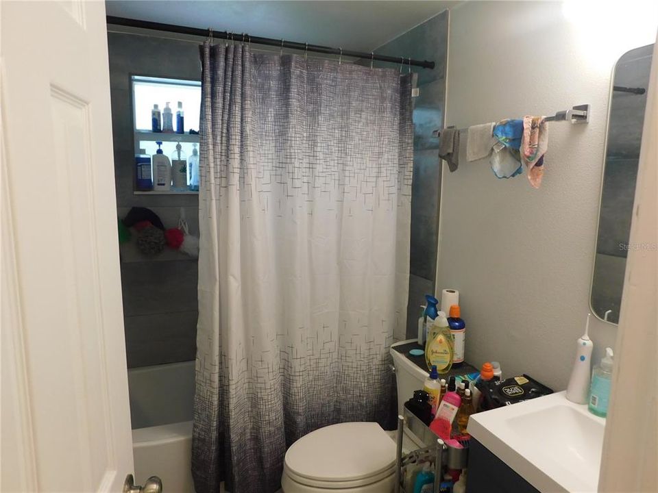 待售: $410,000 (4 贝兹, 0 浴室, 1686 平方英尺)