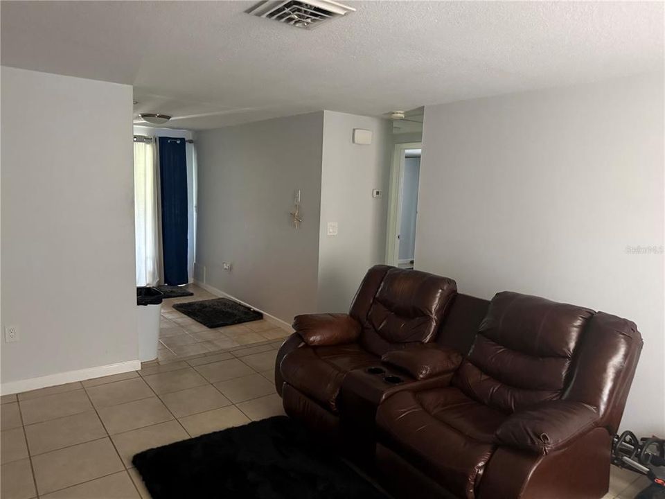 待售: $410,000 (4 贝兹, 0 浴室, 1686 平方英尺)