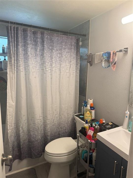 待售: $410,000 (4 贝兹, 0 浴室, 1686 平方英尺)