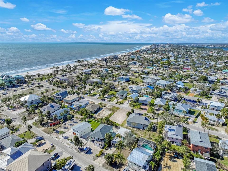 待售: $488,000 (0.11 acres)