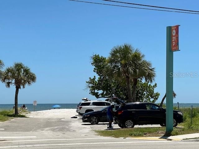 待售: $488,000 (0.11 acres)