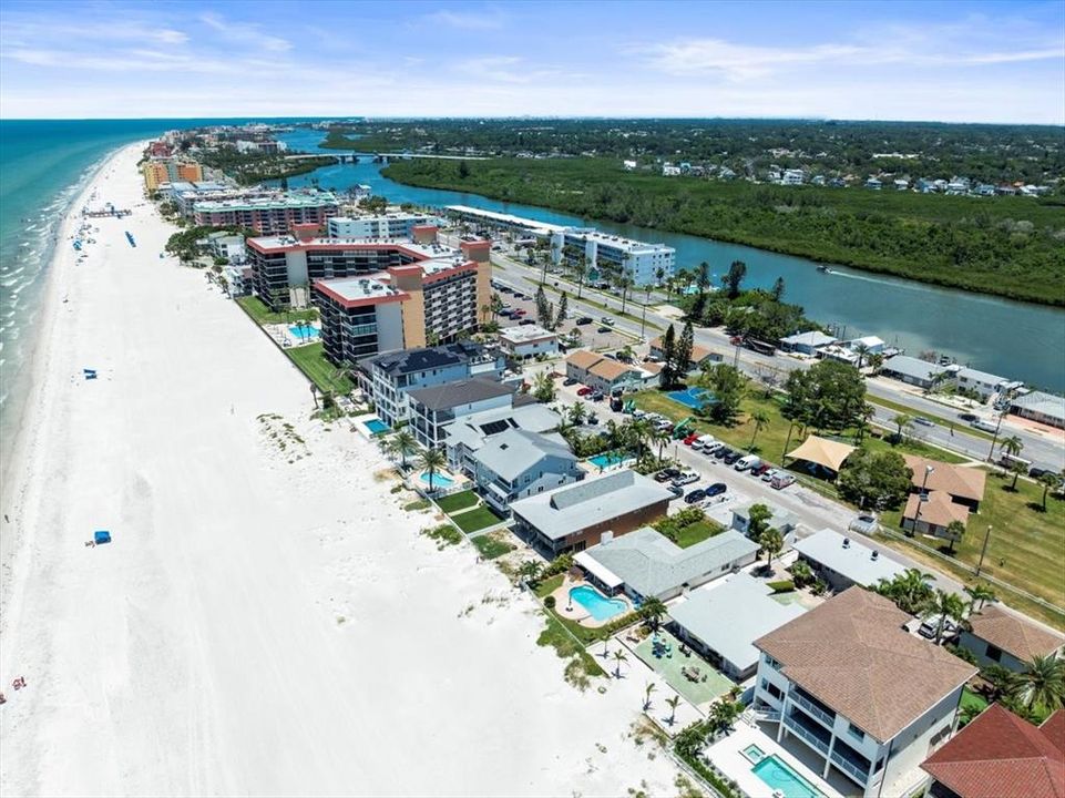 待售: $4,800,000 (6 贝兹, 4 浴室, 2750 平方英尺)