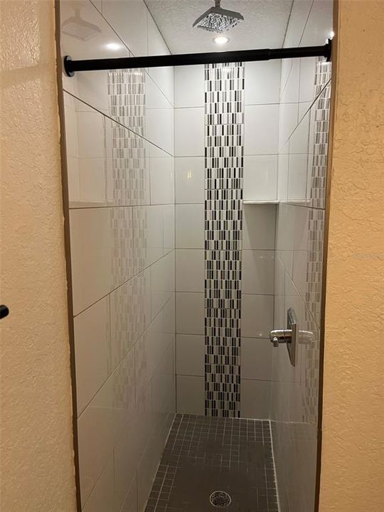 Active With Contract: $2,050 (3 beds, 2 baths, 1204 Square Feet)